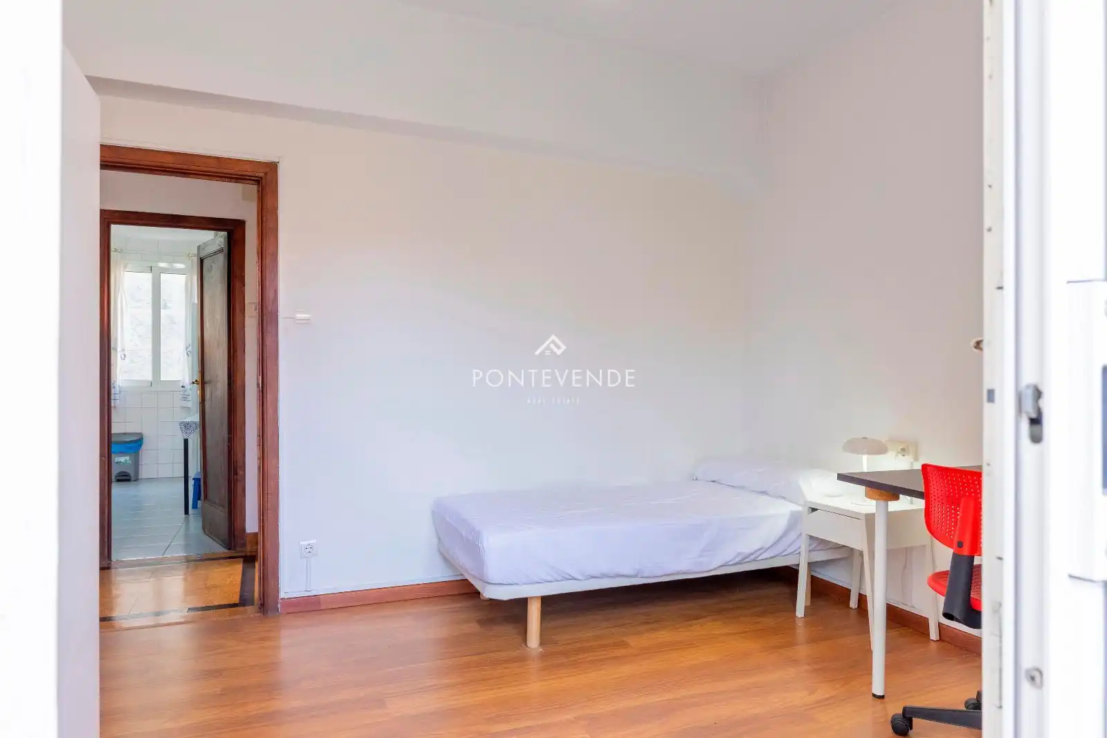 Bedroom of Flat for sale in Pontevedra Capital   with Heating, Terrace and Storage room