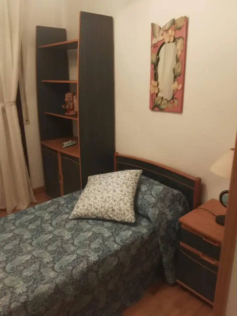 Habitación de Apartamento de alquiler en  Logroño con Aire acondicionado, Calefacción y Terraza