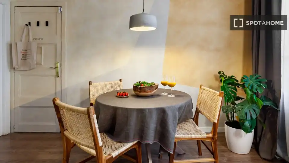 Room in Sant Pere, Sta. Caterina i la Ribera