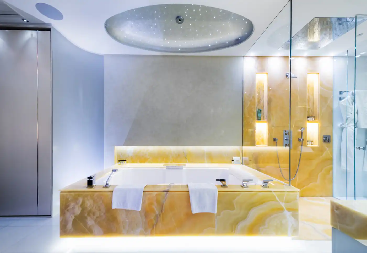 Bany de Apartament en venda en Estepona amb Aire condicionat, Terrassa i Piscina