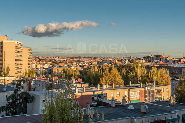 Piso en Venta en Calle de Cebreros en Lucero