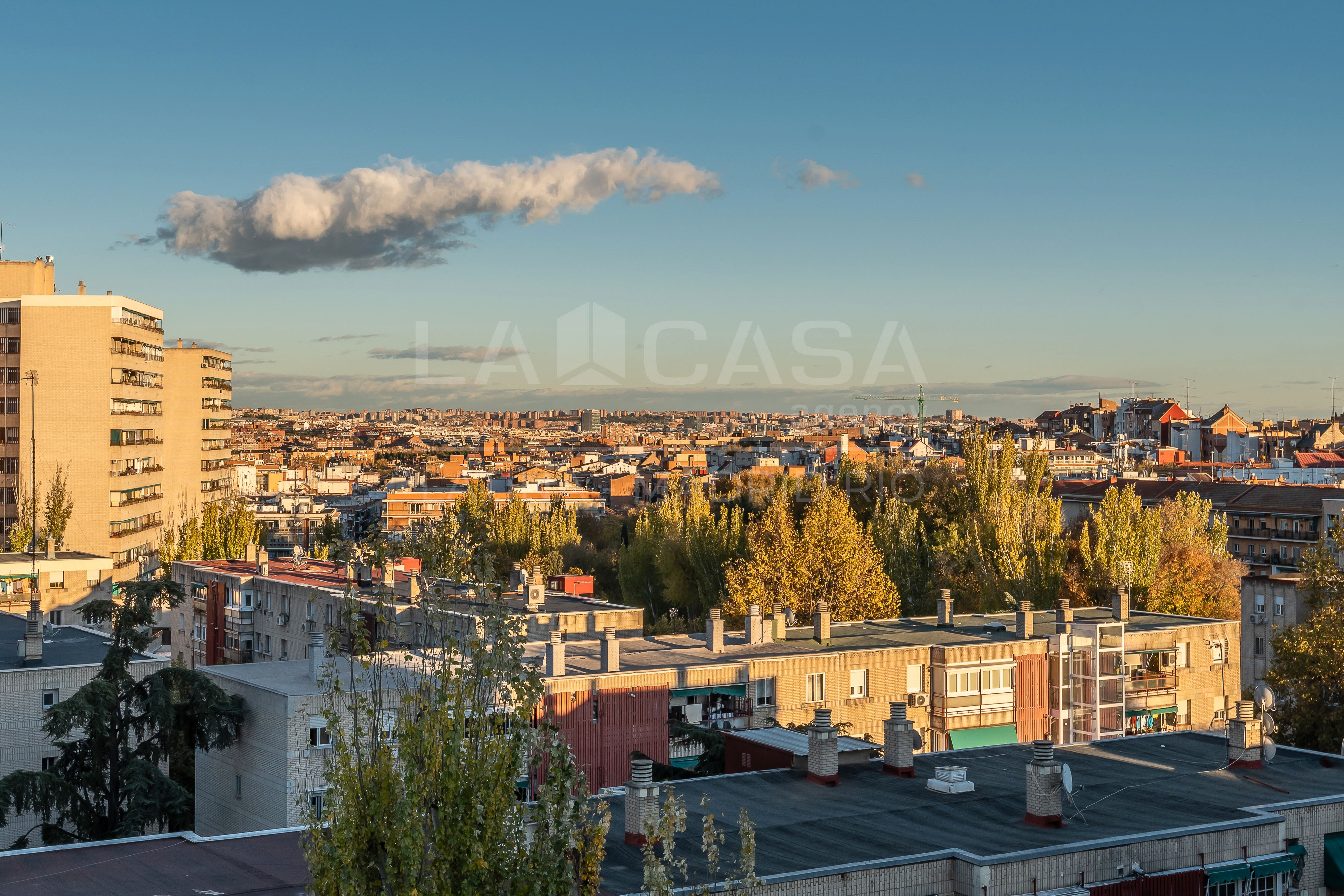Exterior view of Flat for sale in  Madrid Capital  with Heating and Terrace