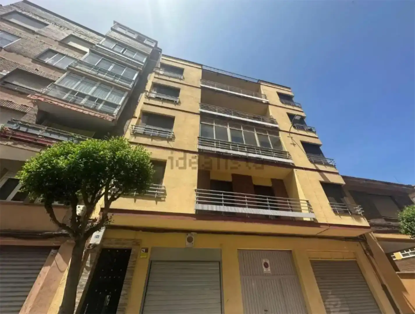 Vista exterior de Pis en venda en León Capital  amb Balcó