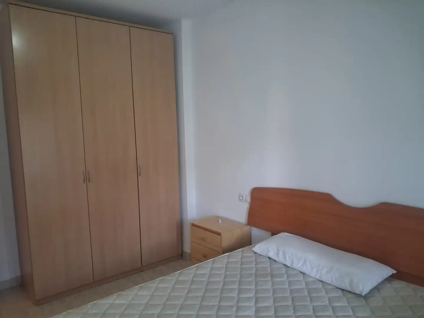 Habitación de Piso de alquiler en Benicarló con Aire acondicionado, Terraza y Piscina
