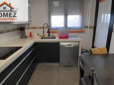 Piso con balcón en venta en Yecla