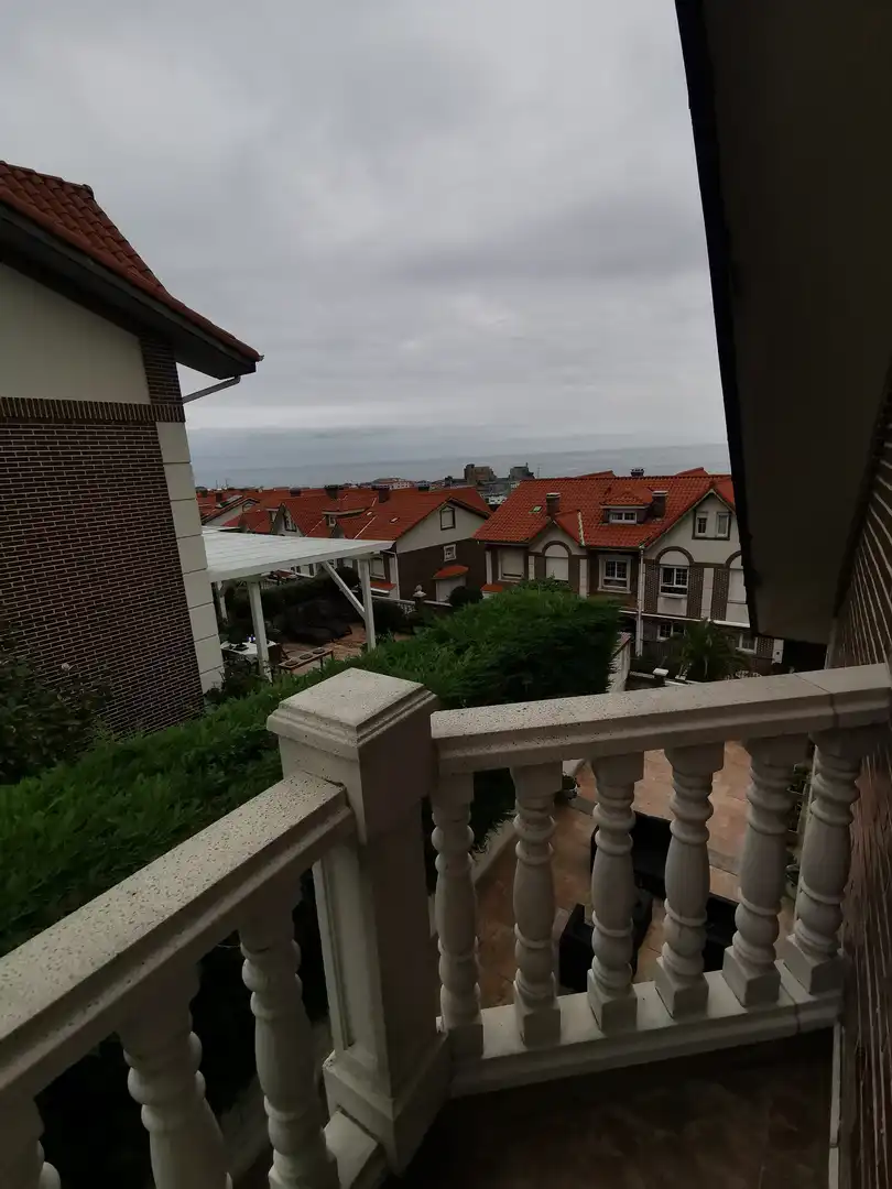 Terrassa de Casa o xalet en venda en Castro-Urdiales amb Calefacció, Jardí privat i Terrassa