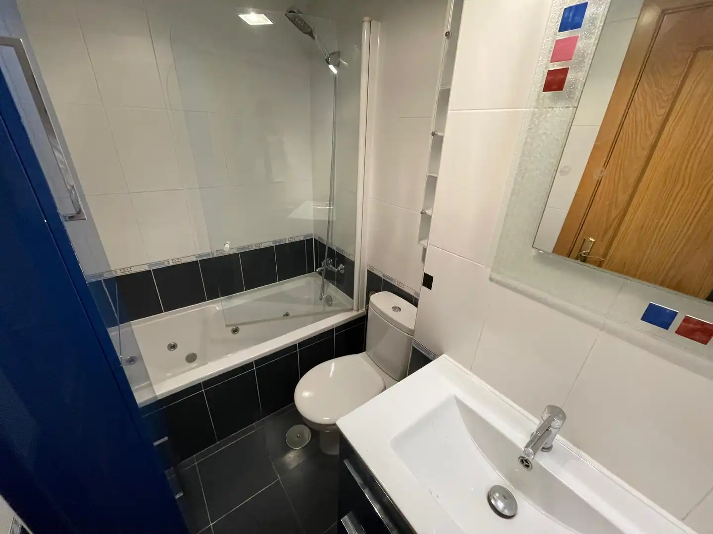 Badezimmer von Dachboden zur Miete in Venta de Baños mit Heizung, Parkett und Terrasse