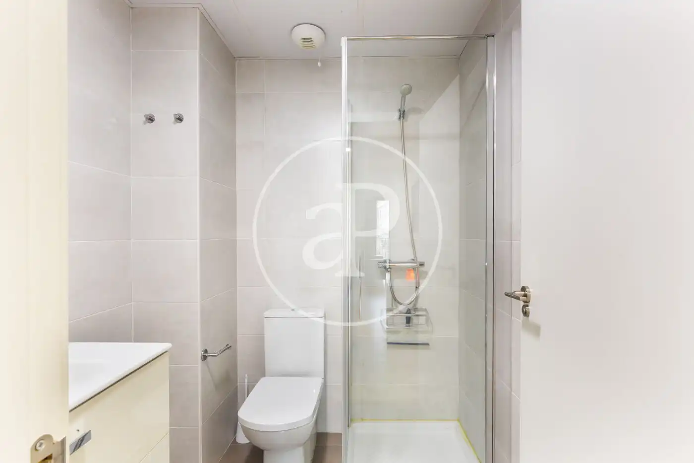 Bathroom of Flat for rent in Valencia  with Air Conditioner, Heating and Furnished