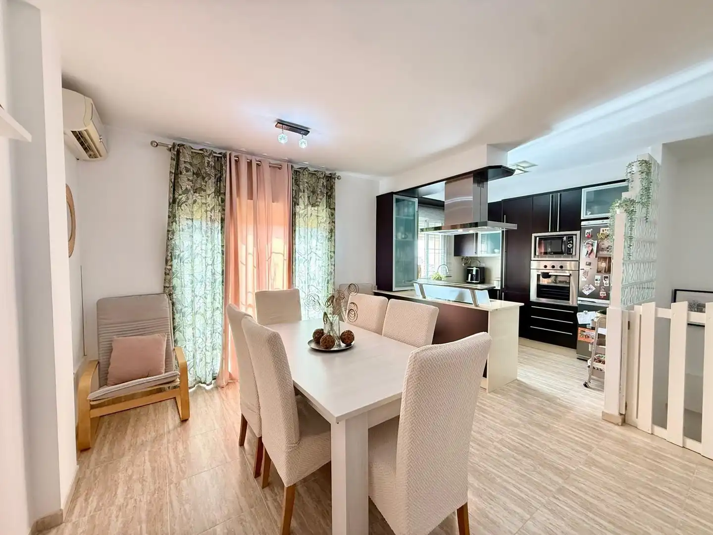 Esszimmer von Maisonette zum Verkauf in Vícar mit Klimaanlage, Heizung und Abstellraum