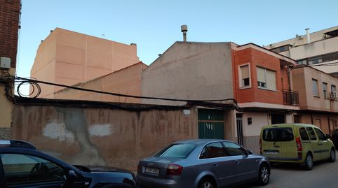 Solar a dos calles muy bien situado.