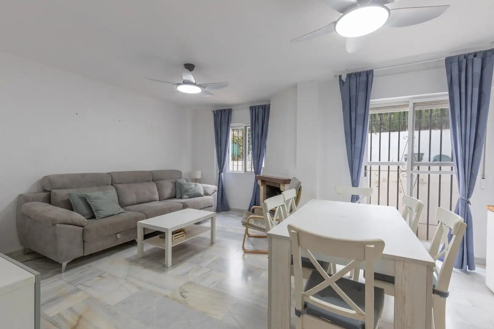 Sala de estar de Casa o chalet en venta en Altos de la Zubia