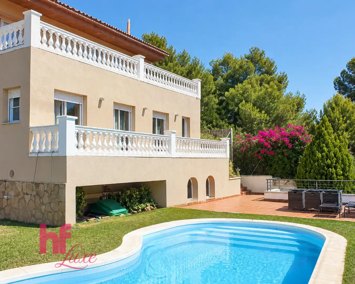 Chalet con terraza en venta en Calella