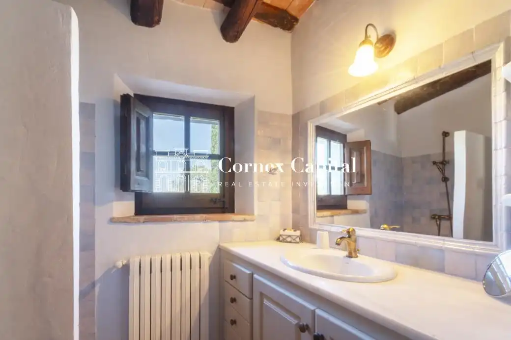 Badezimmer von Haus oder Chalet zur Miete in Vilopriu mit Klimaanlage, Heizung und Privatgarten