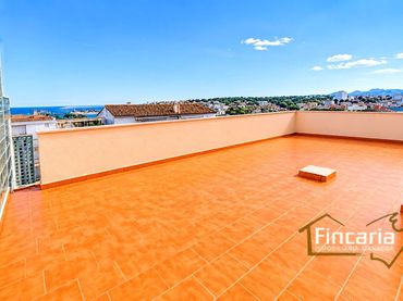 Ático con balcón en venta en De Les Penyes