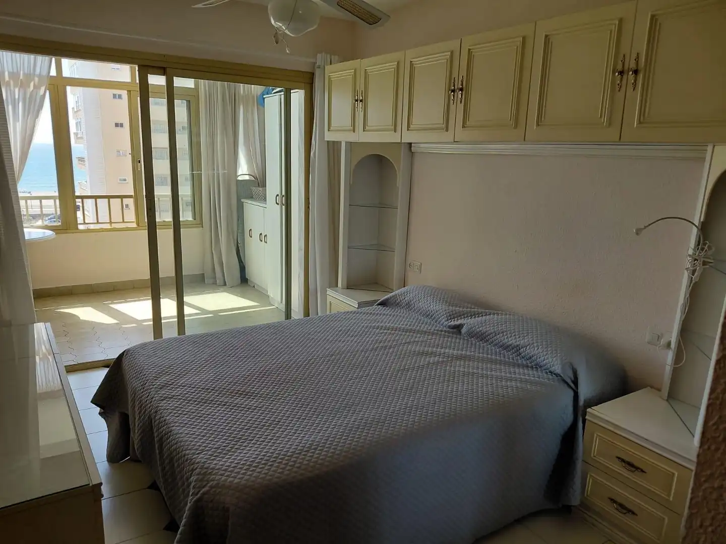 Habitación de Piso en venta en Fuengirola con Terraza, Alarma y Piscina comunitaria
