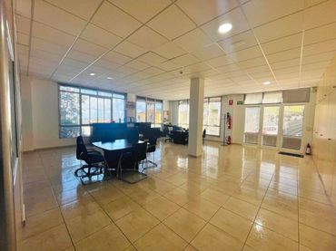 Locale commerciale in vendita a Calle CRISTOBAL DE FRANCHY 9
