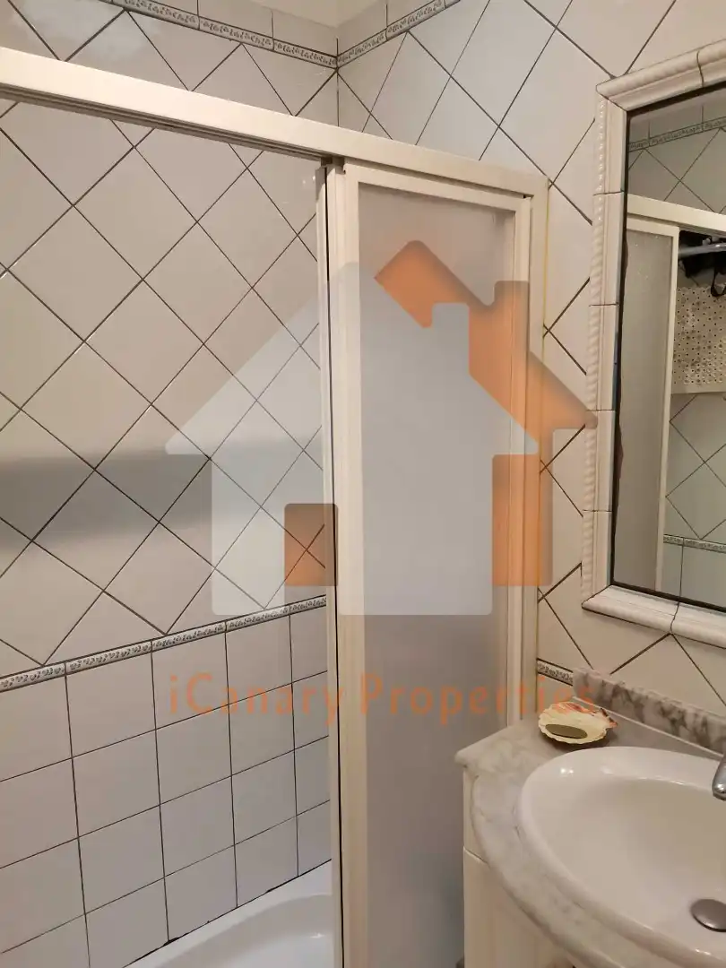 Baño de Casa adosada de alquiler en San Bartolomé de Tirajana con Aire acondicionado, Jardín privado y Terraza