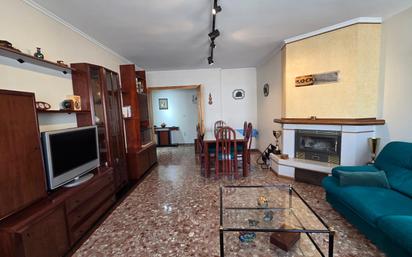 Sala d'estar de Pis en venda en Oliva amb Moblat i Balcó