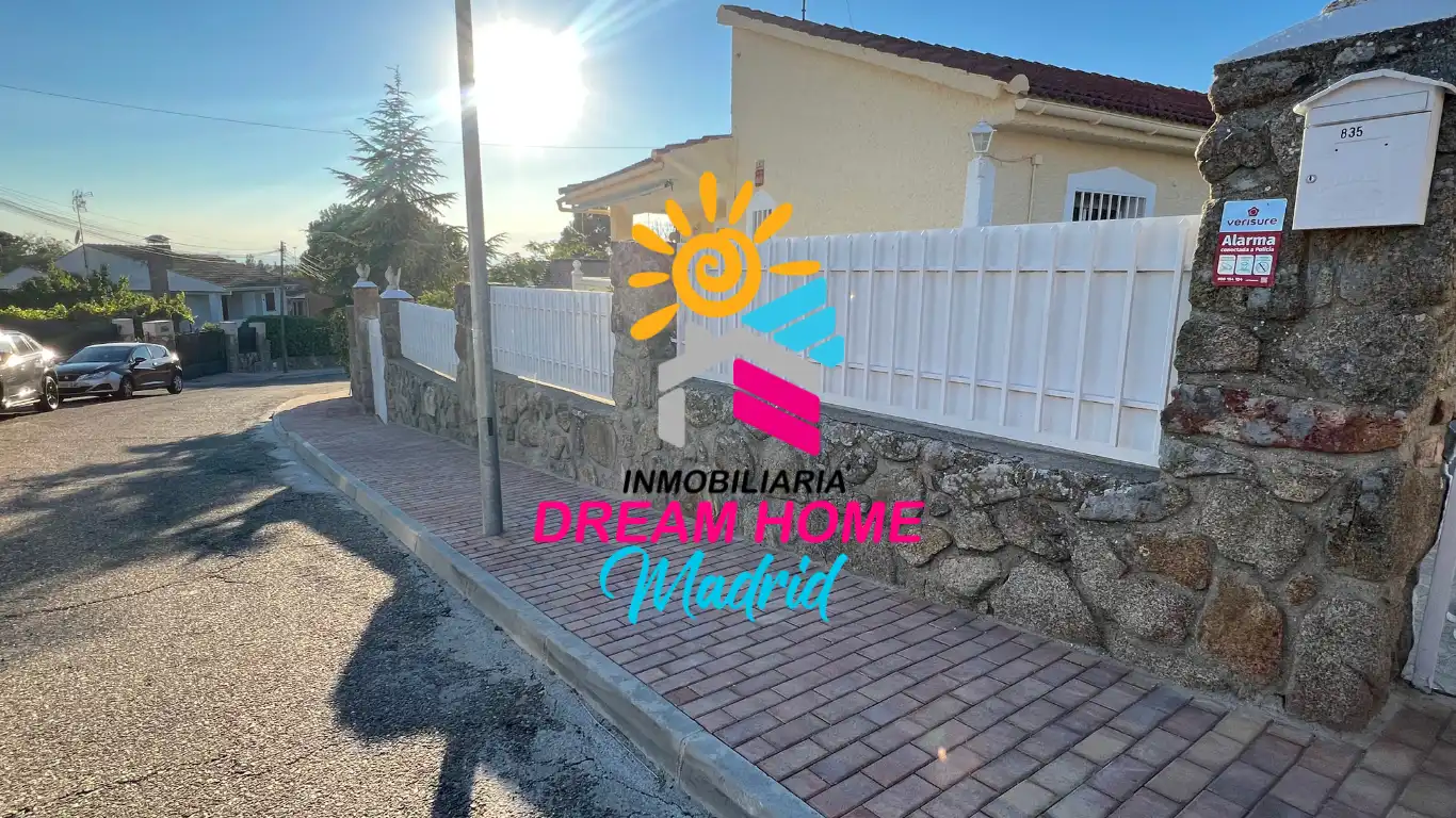 Vista exterior de Casa o chalet en venta en Madrid con Jardín privado
