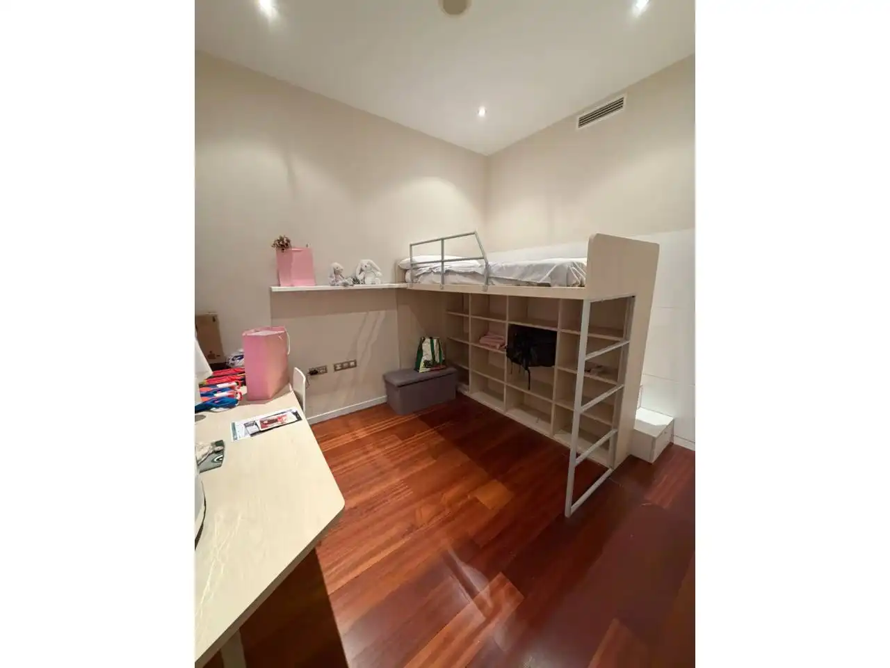Habitación de Piso en venta en Barcelona con Aire acondicionado, Calefacción y Balcón