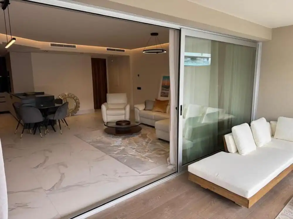 Sala de estar de Apartamento de alquiler en Marbella con Aire acondicionado, Terraza y Piscina
