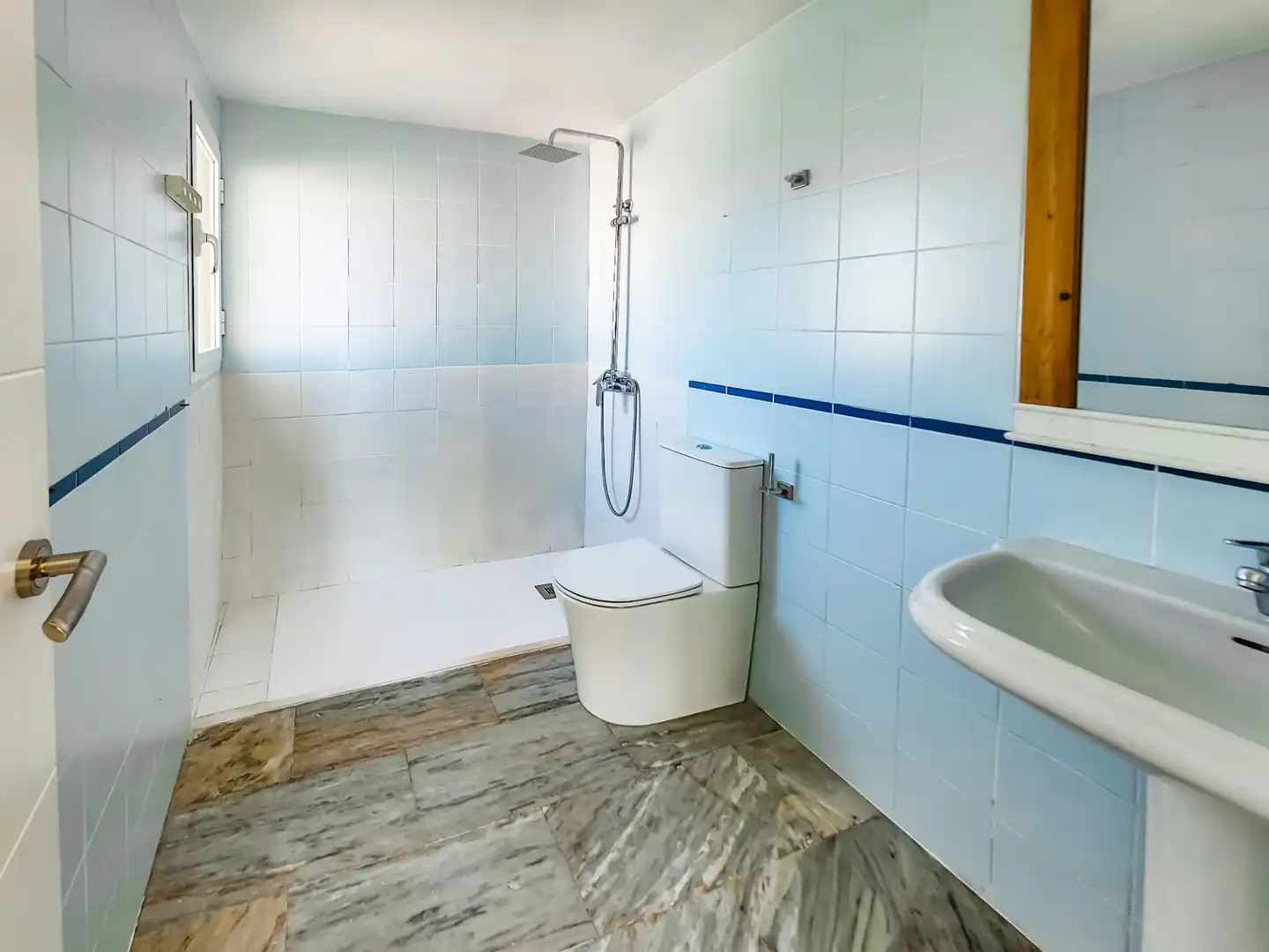 Bathroom of Houses for sale in Islantilla  with Private garden, Parquet flooring and Terrace