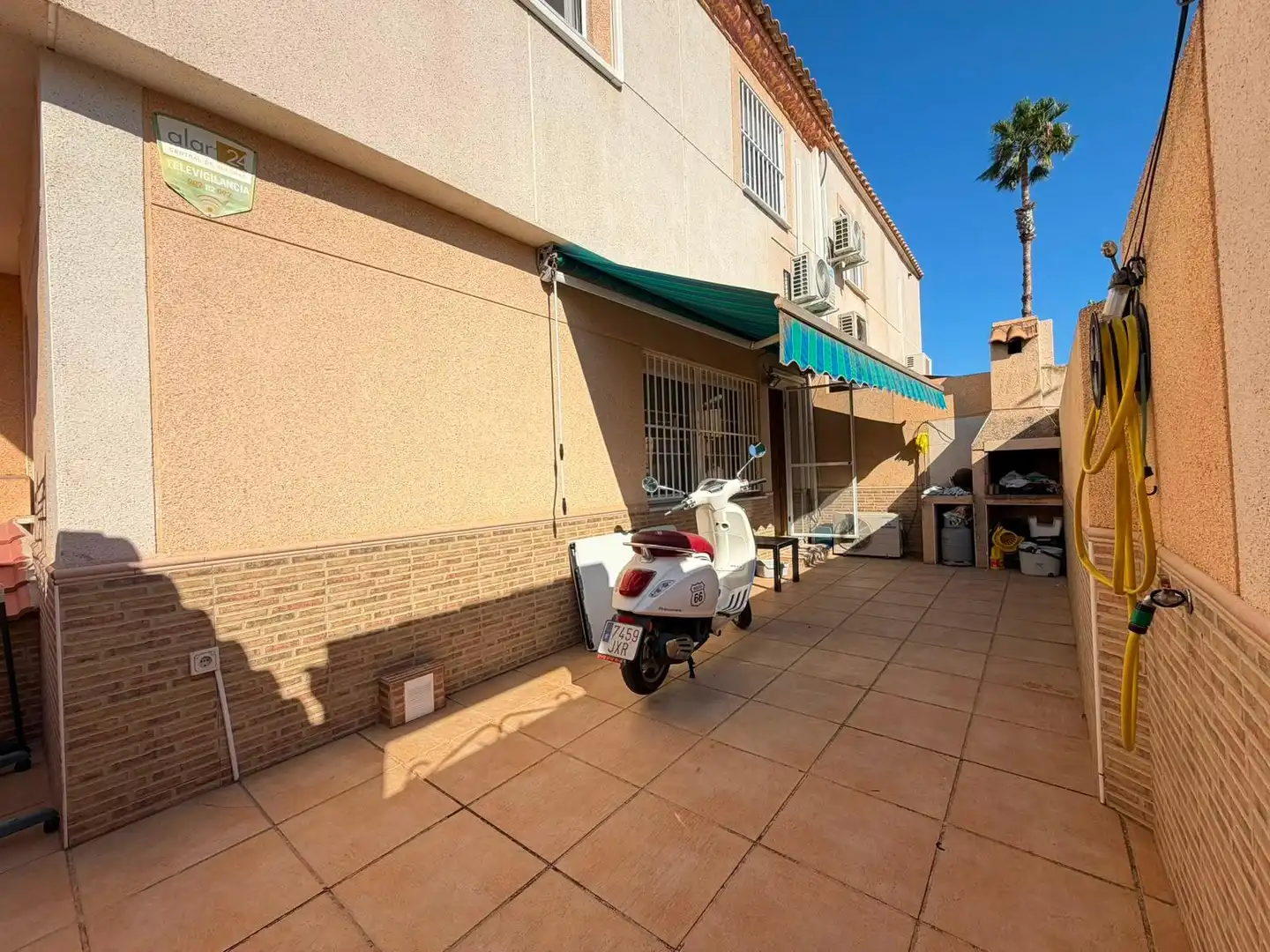 Vista exterior de Dúplex en venda en Torrevieja amb Aire condicionat, Terrassa i Traster