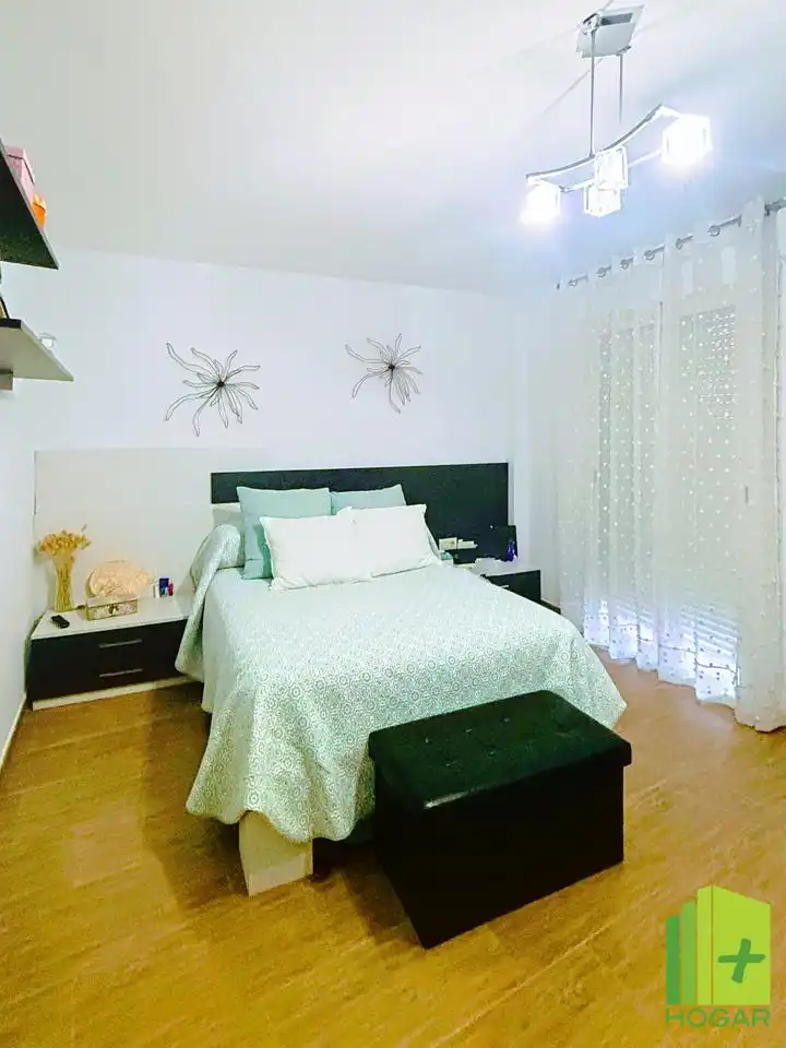 Habitación de Casa adosada en venta en Jaén con Aire acondicionado, Terraza y Balcón