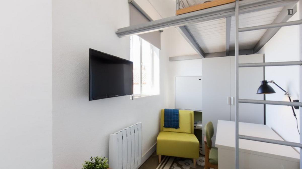 Sala d'estar de Estudi de lloguer en  Granada Capital amb Aire condicionat, Calefacció i Moblat