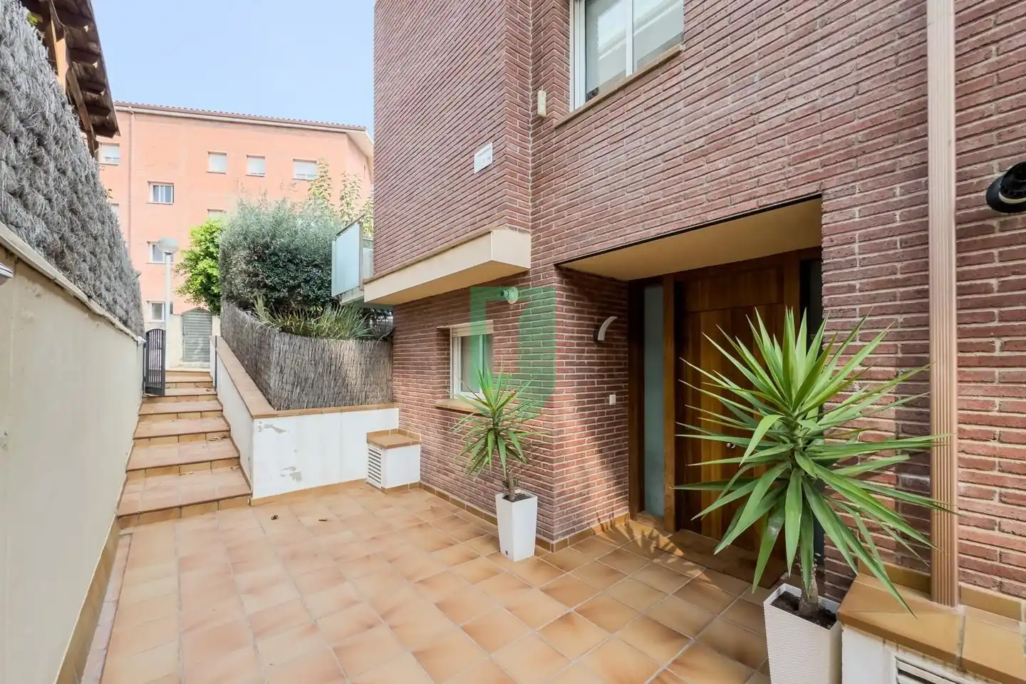 Vista exterior de Casa o xalet en venda en Tiana amb Aire condicionat, Calefacció i Jardí privat
