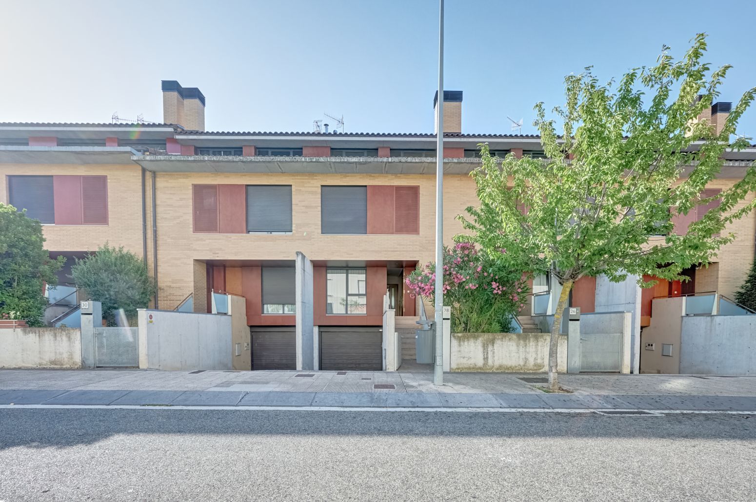 Vista exterior de Casa adosada en venta en Berriozar con Calefacción, Jardín privado y Parquet