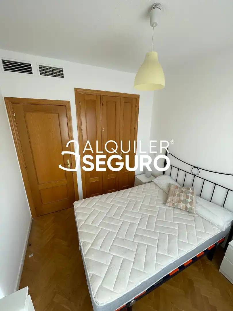Bedroom of Flat for rent in Carabanchel