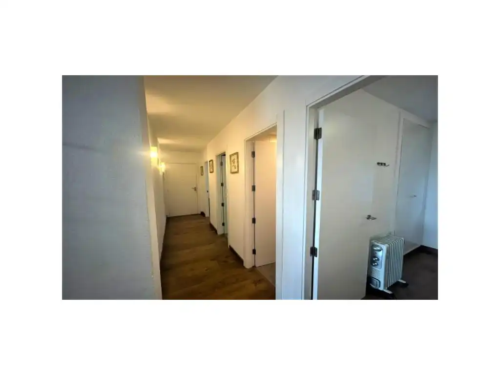 Flat with lift for sale in Calle De Merce Rodoreda 1, imagen 4
