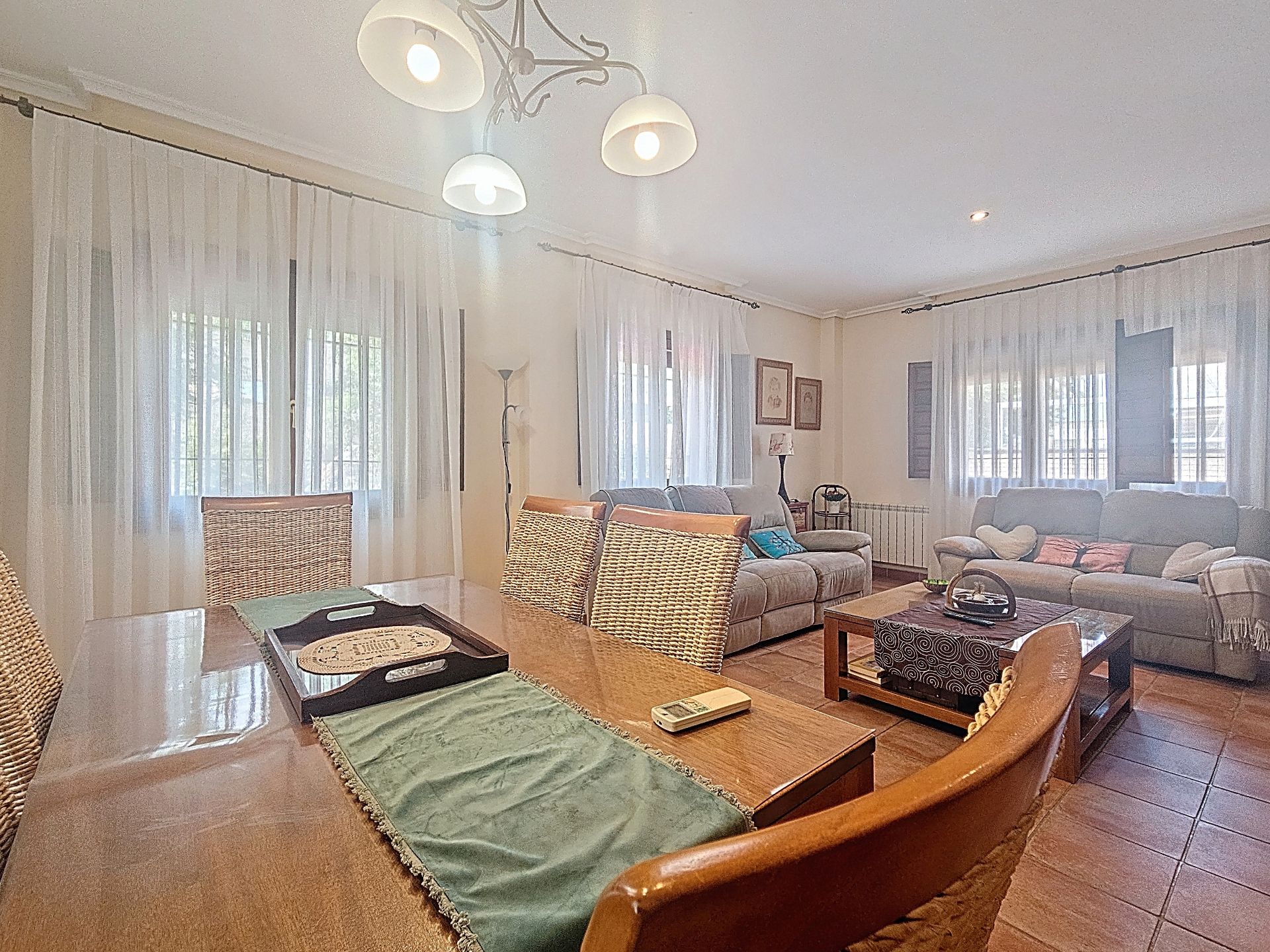 Sala d'estar de Casa o xalet en venda en Aranjuez amb Aire condicionat, Calefacció i Jardí privat