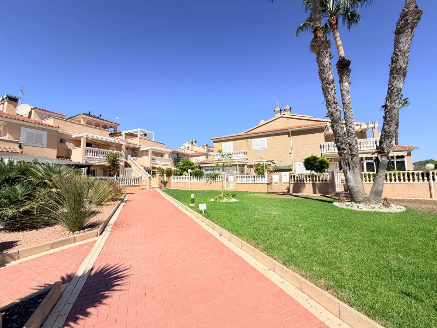 Vista exterior de Dúplex en venta en Orihuela con Aire acondicionado, Piscina y Amueblado