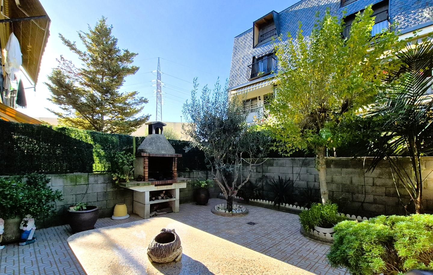 Garden of House or chalet for sale in Terrassa  with Air Conditioner, Heating and Private garden