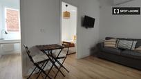 Bedroom of Flat to rent in  Madrid Capital  with Air Conditioner and Balcony