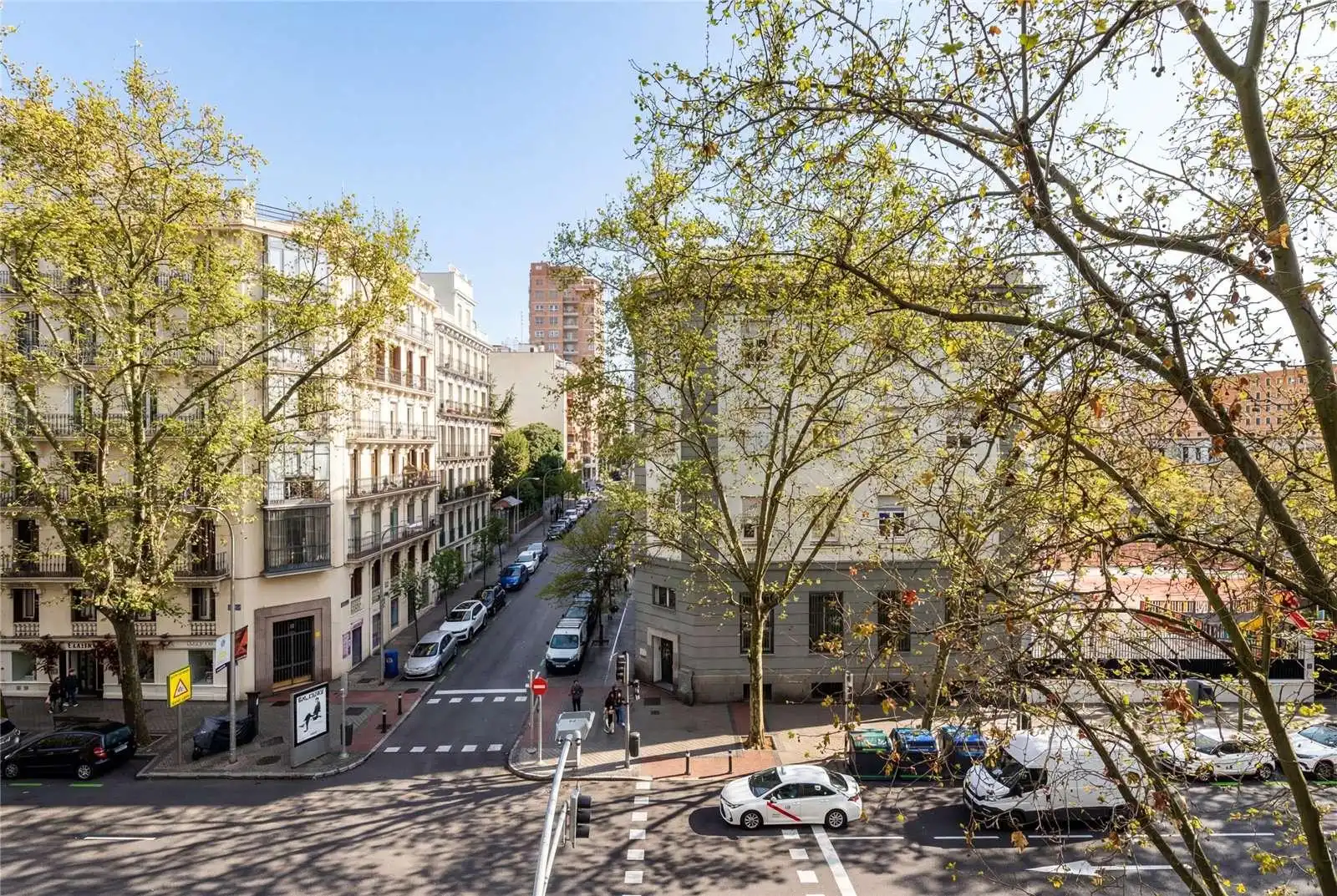 Vista exterior de Àtic en venda en Madrid amb Aire condicionat, Calefacció i Parquet