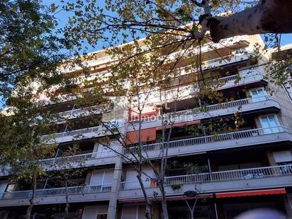 Außenansicht von Wohnung zum verkauf in  Barcelona Capital mit Klimaanlage, Terrasse und Balkon