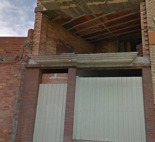 Local comercial en Venta en Cementiri en La Portella