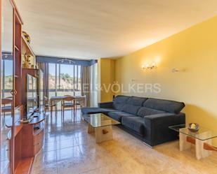 Sala d'estar de Apartament en venda en Terrassa amb Calefacció i Balcó