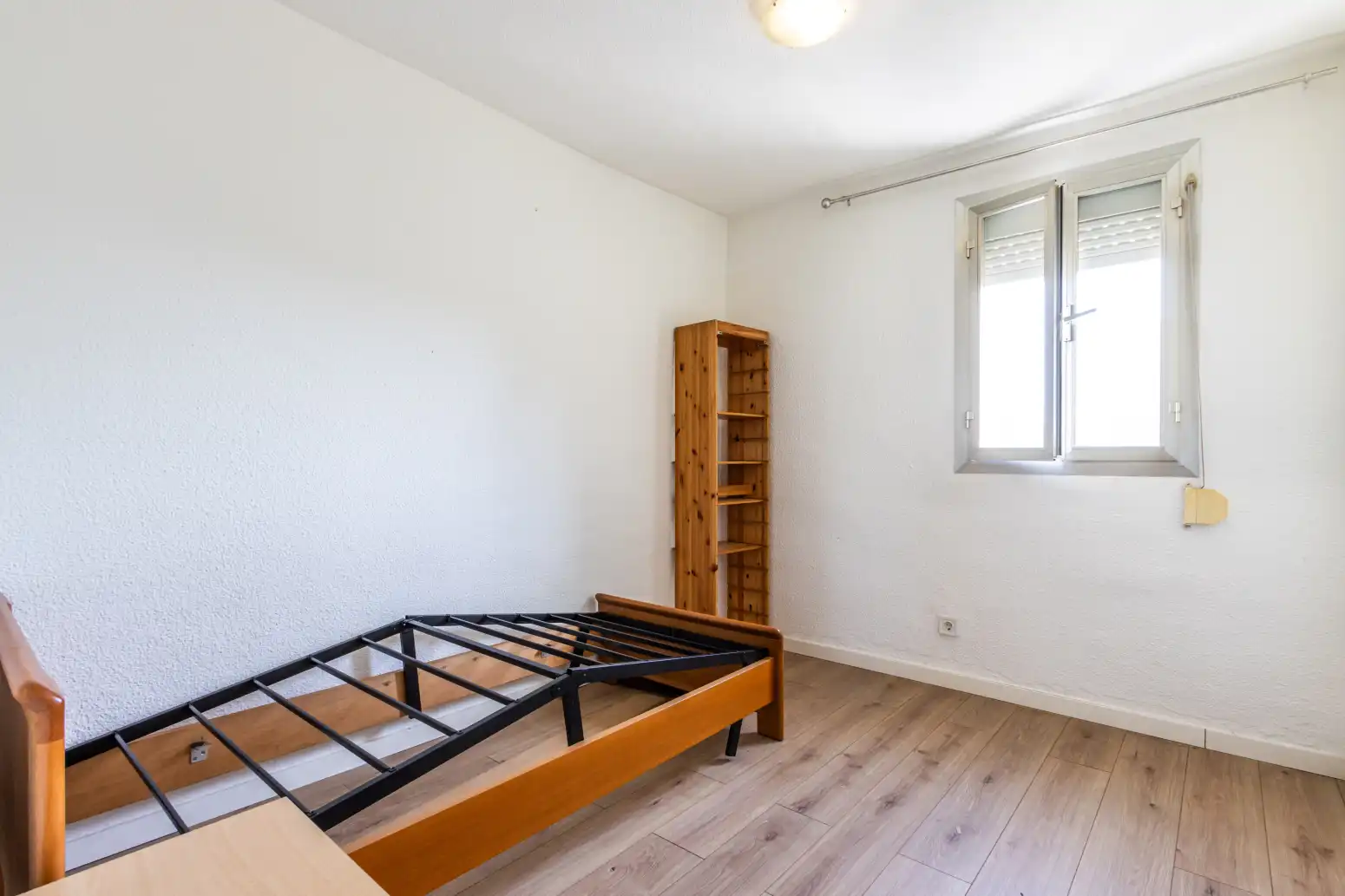 Dormitori de Pis en venda en Terrassa amb Parquet i Balcó