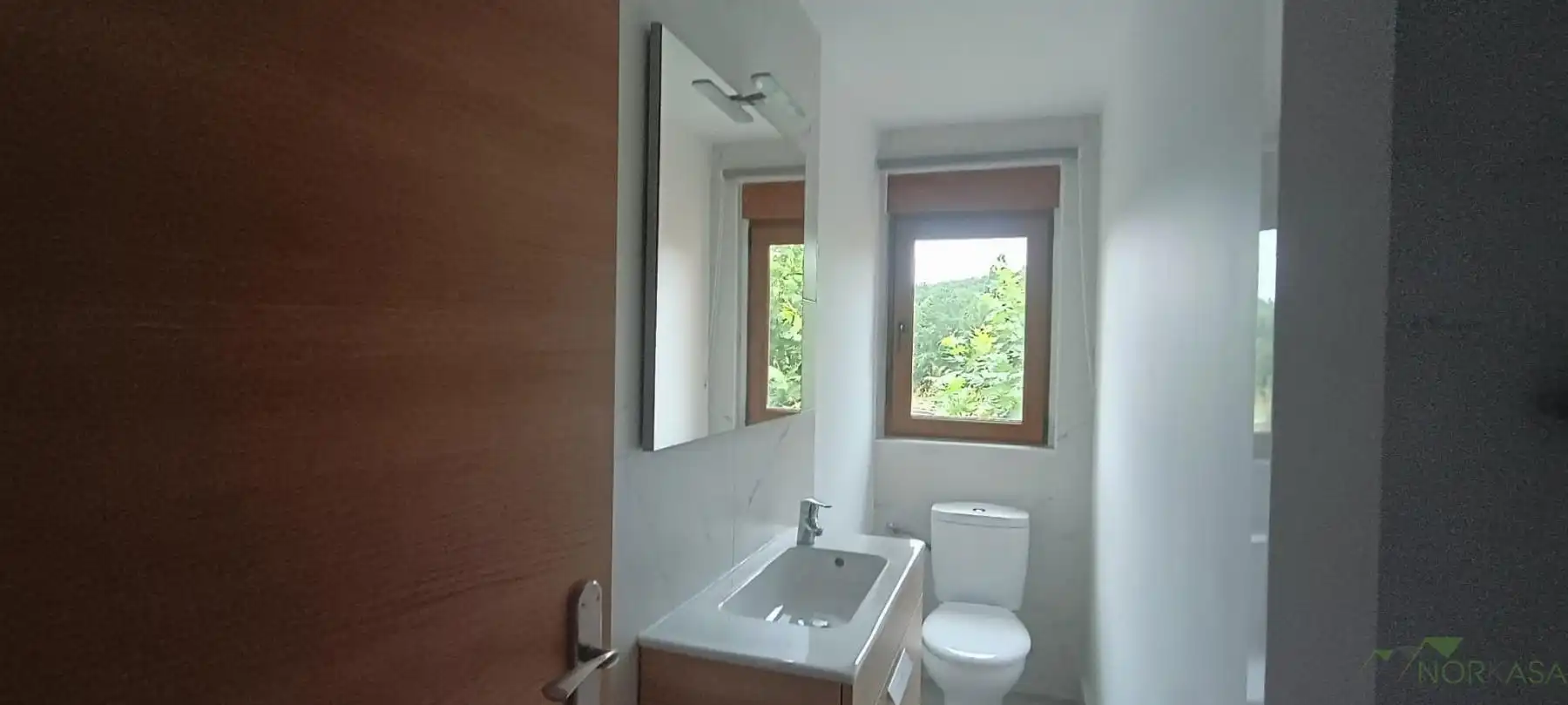 Bany de Apartament en venda en Oviedo  amb Calefacció i Moblat