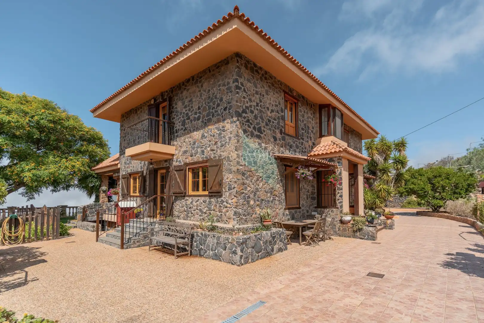 Vista exterior de Casa o xalet en venda en Arona amb Aire condicionat, Calefacció i Jardí privat