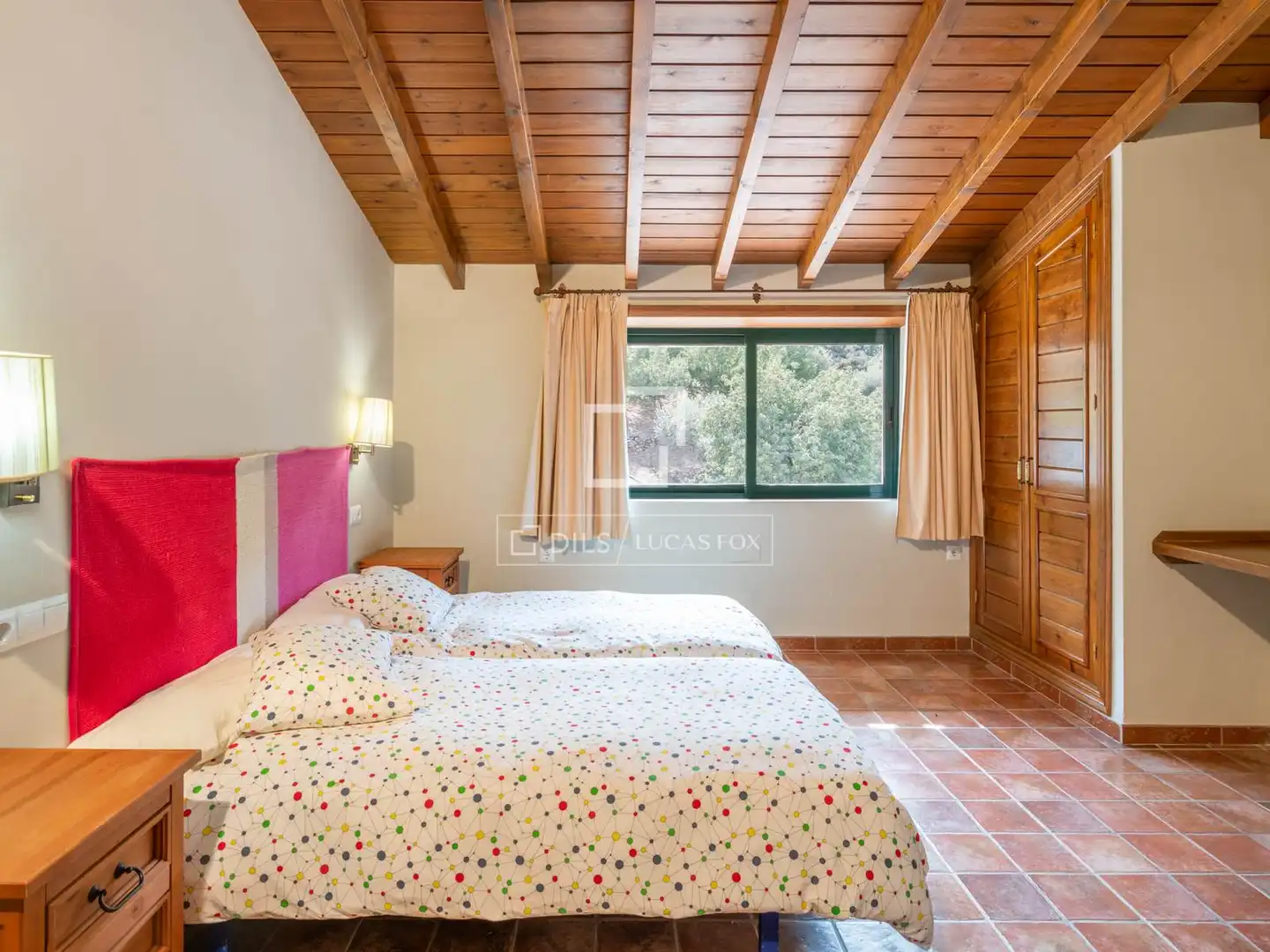 Dormitori de Finca rústica en venda en Málaga amb Jardí privat, Terrassa i Traster