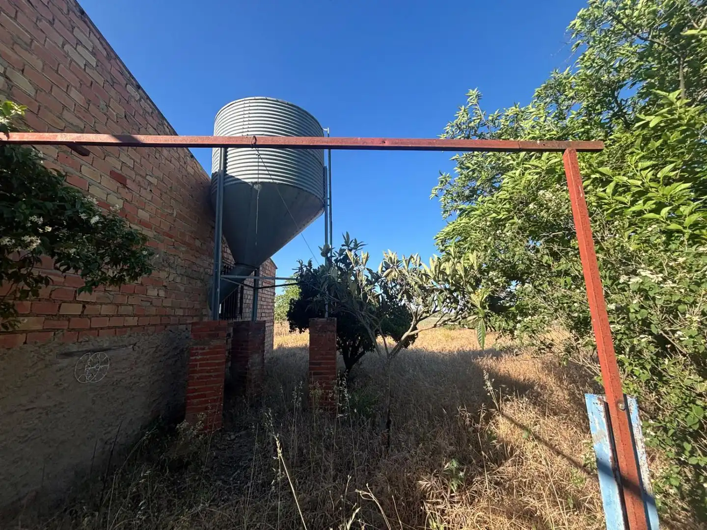 Vista exterior de Nau industrial en venda en Fuente el Fresno