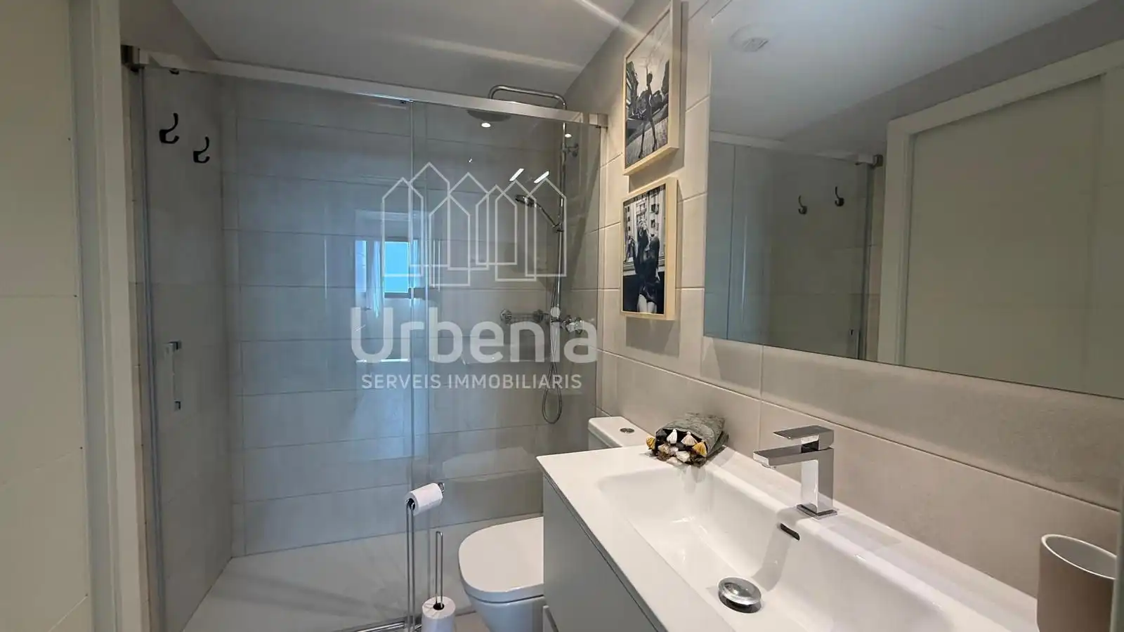 Baño de Piso de alquiler en Mataró con Aire acondicionado, Calefacción y Terraza