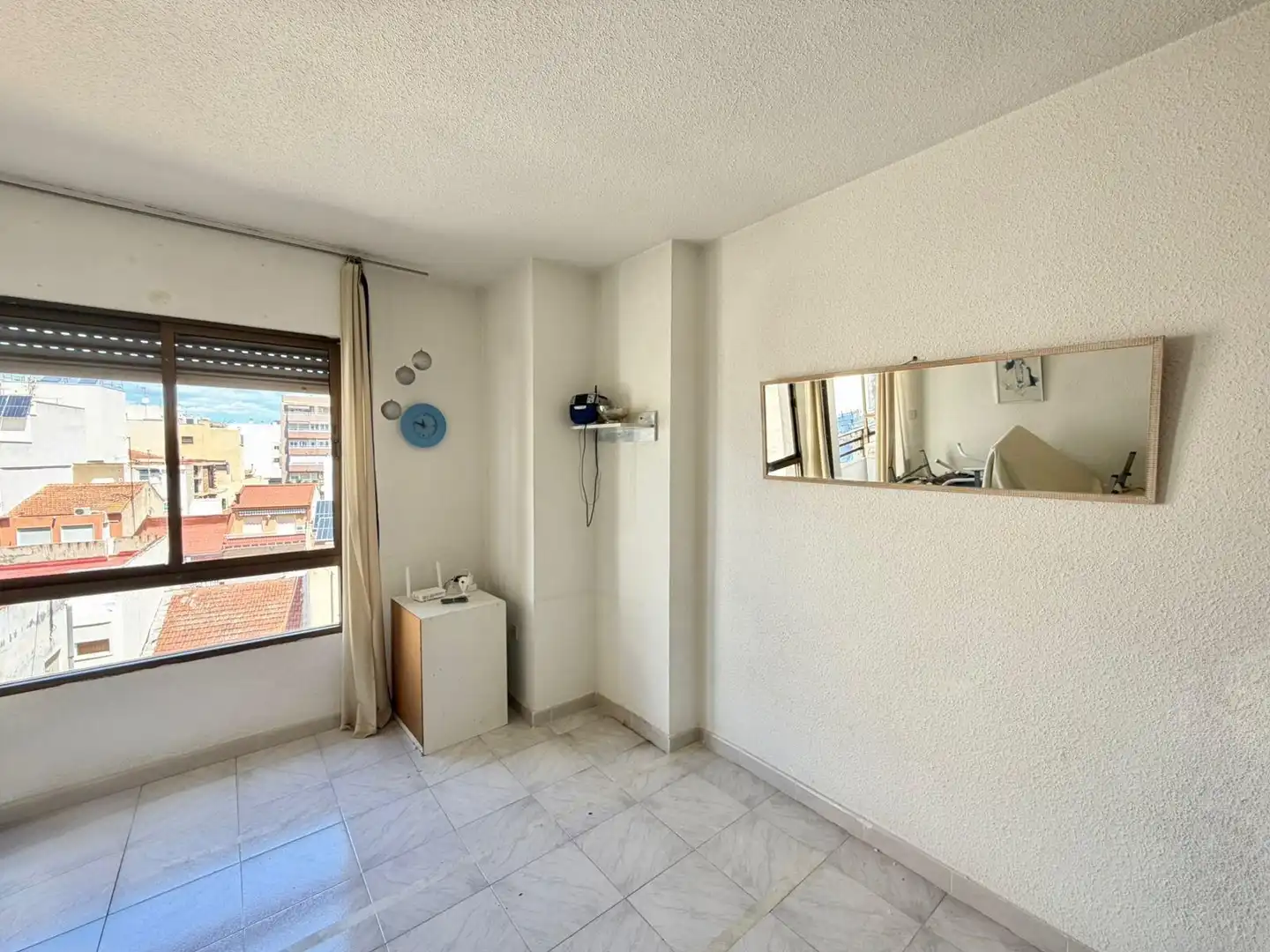 Habitación de Estudio en venta en Torrevieja con Terraza, Amueblado y Balcón