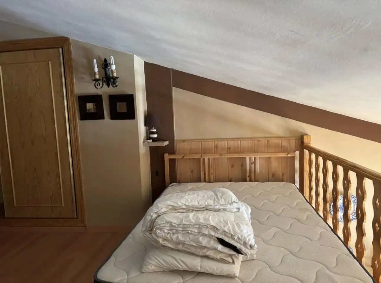 Habitación de Dúplex en venta en Puebla de Lillo con Calefacción, Trastero y Amueblado