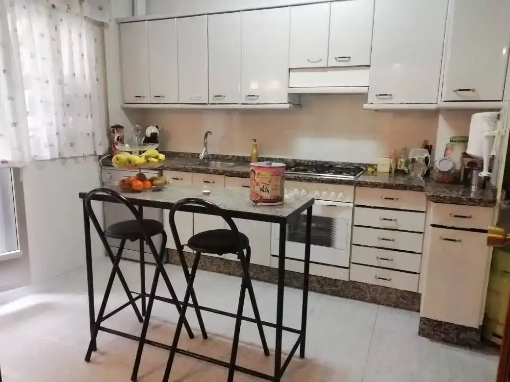 Cuina de Pis en venda en Poio amb Balcó